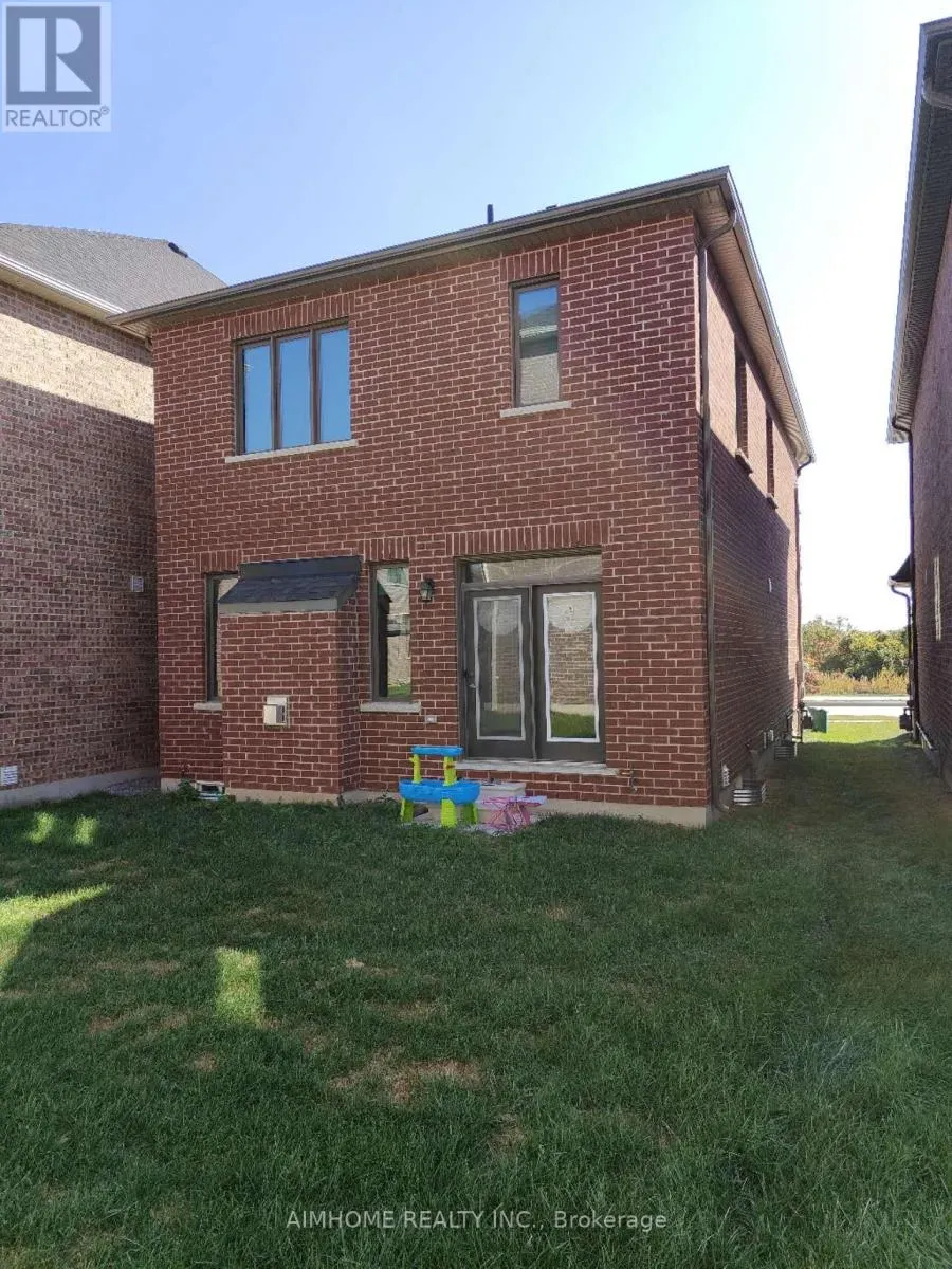 26 NAVITAS CRESCENT