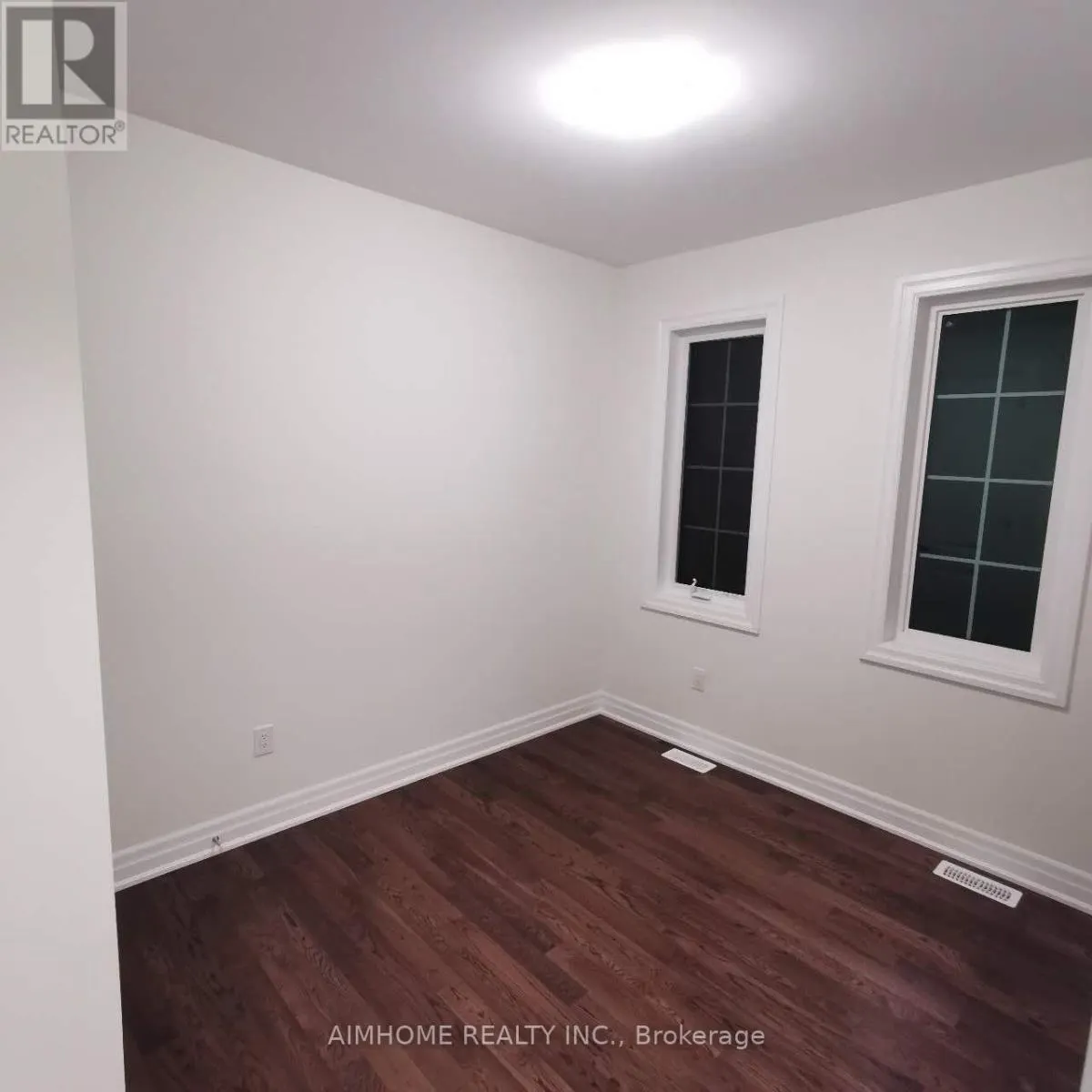 26 NAVITAS CRESCENT