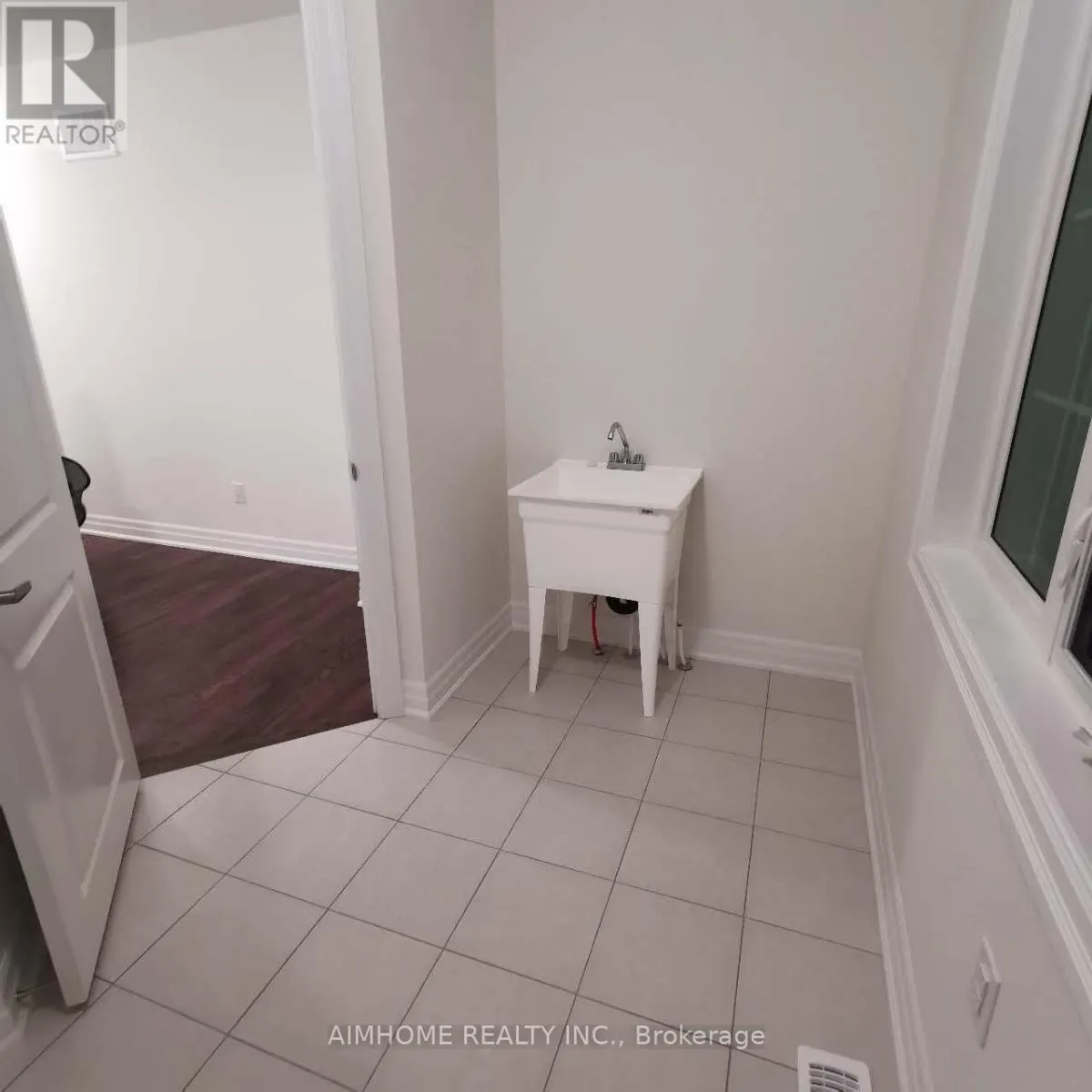 26 NAVITAS CRESCENT