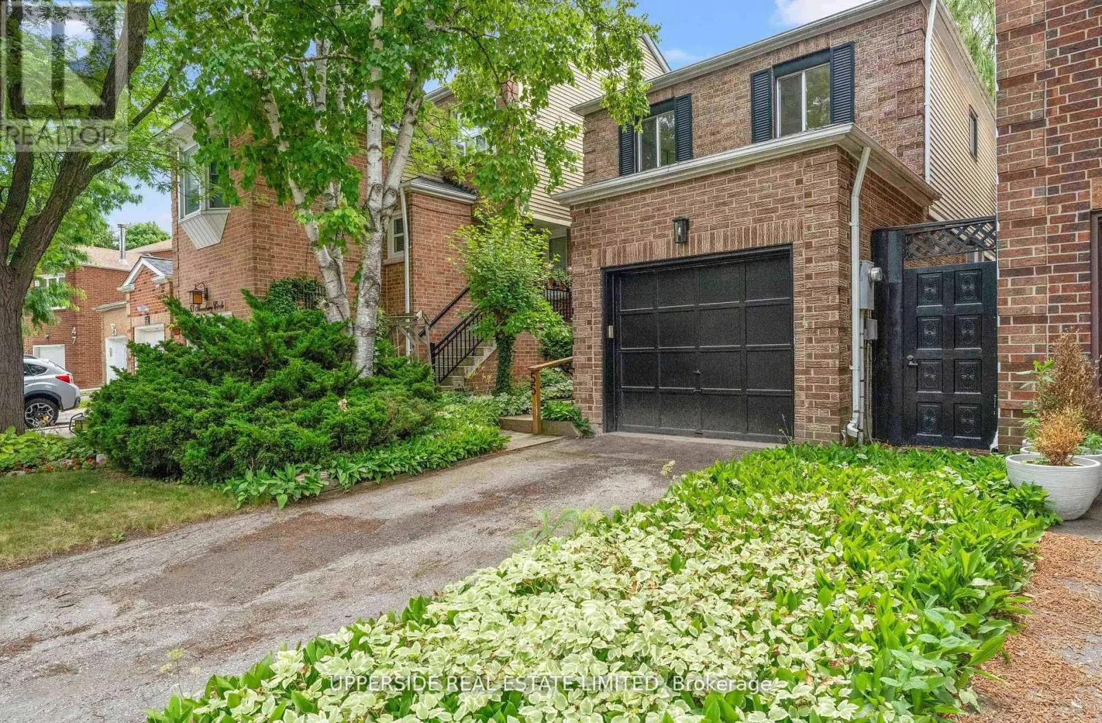55 THORNBURY CIRCLE