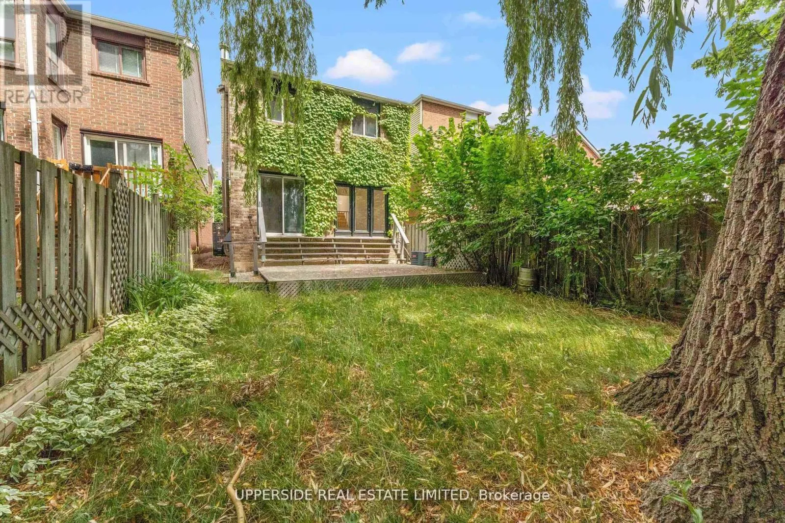 55 THORNBURY CIRCLE