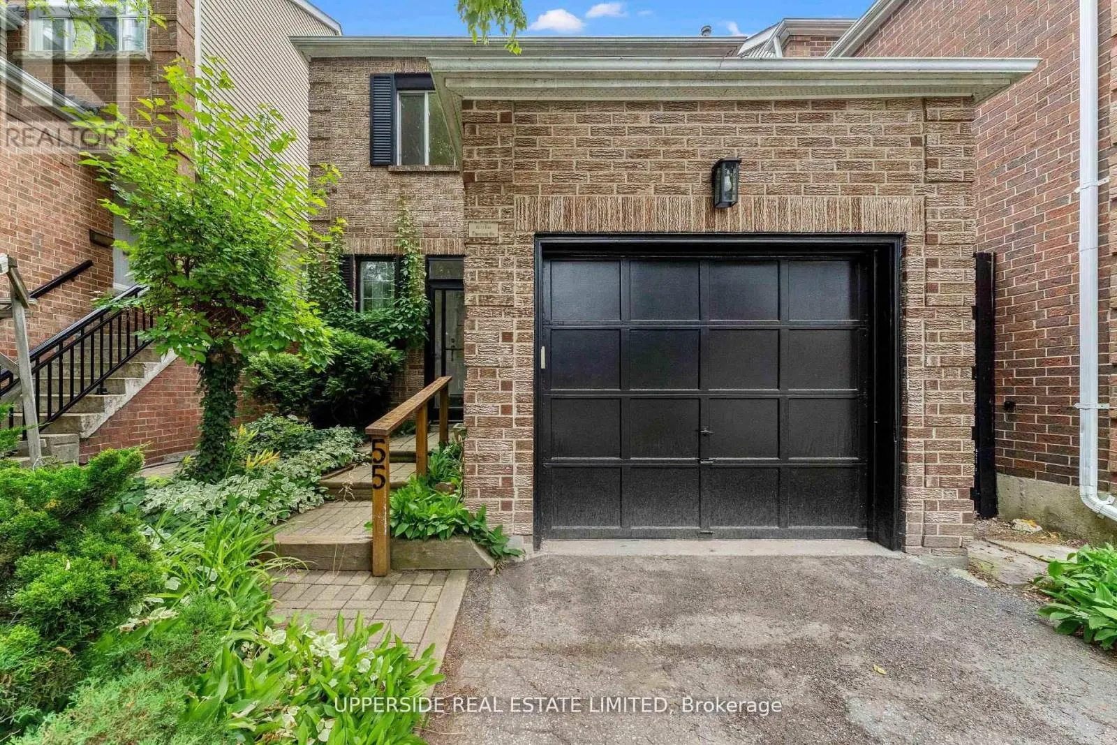 55 THORNBURY CIRCLE