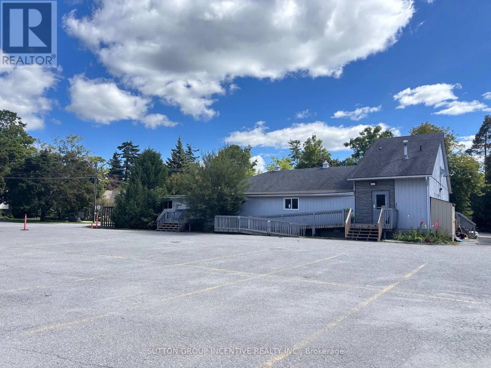 2044 25 SIDE ROAD