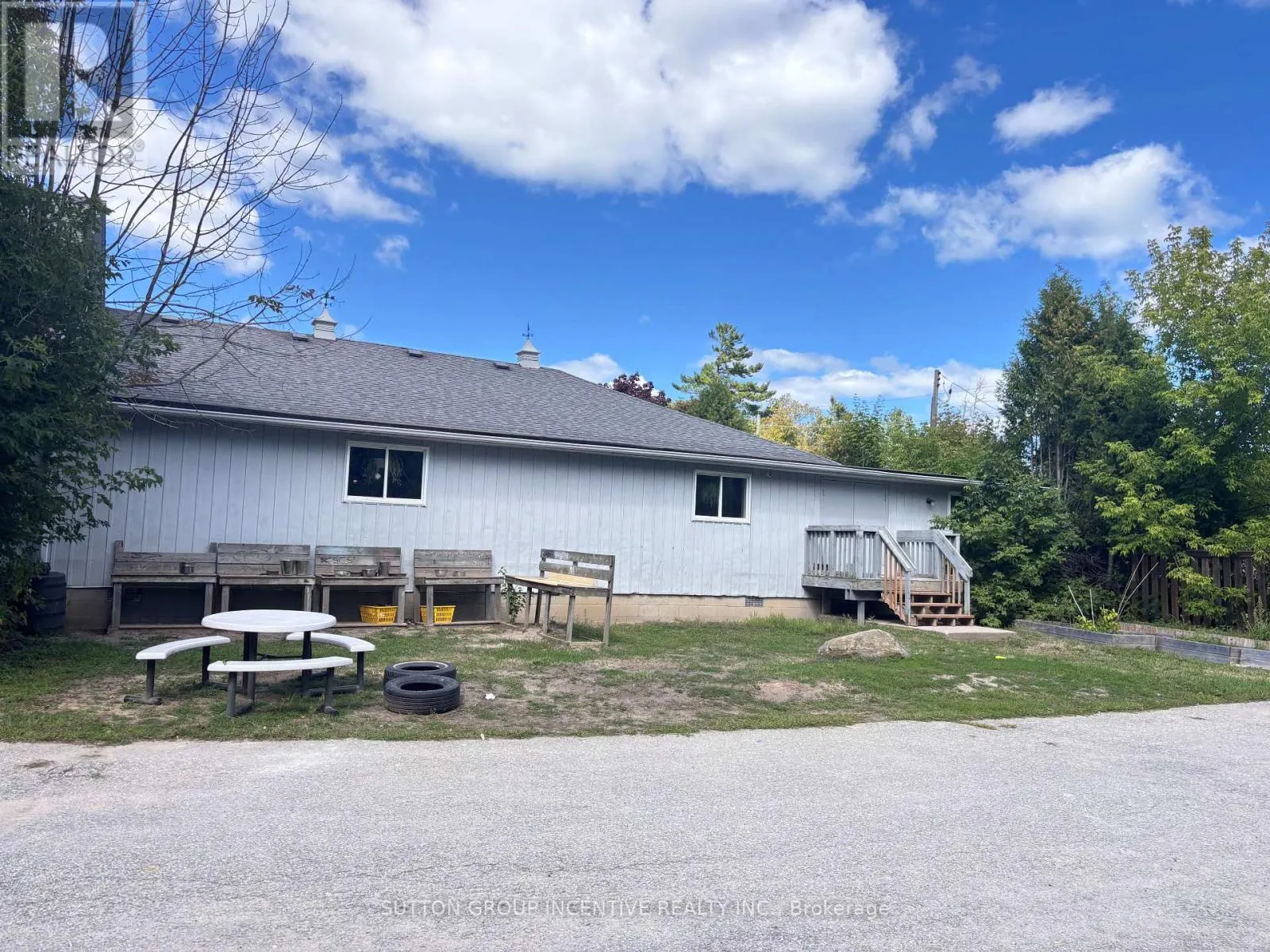 2044 25 SIDE ROAD