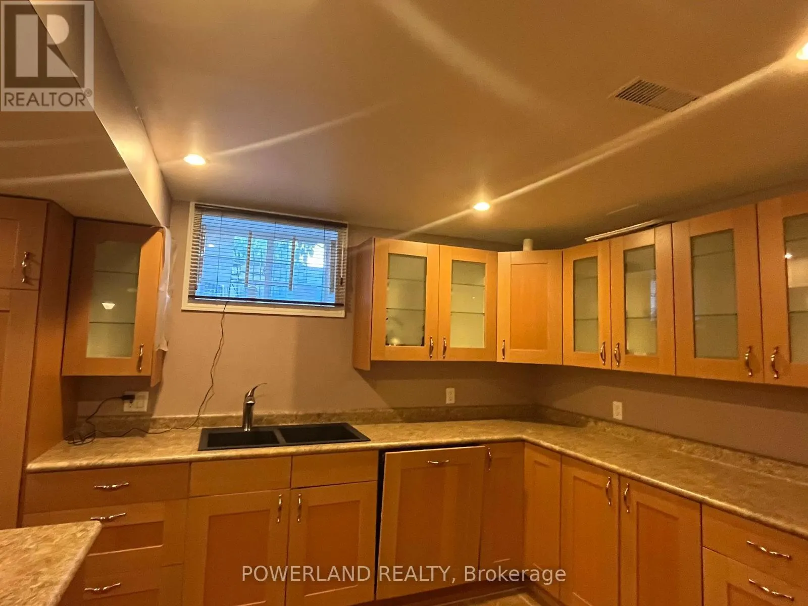 249 KENNEDY STREET W