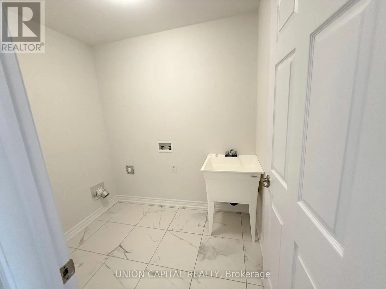 22 ROBERT EATON AVENUE