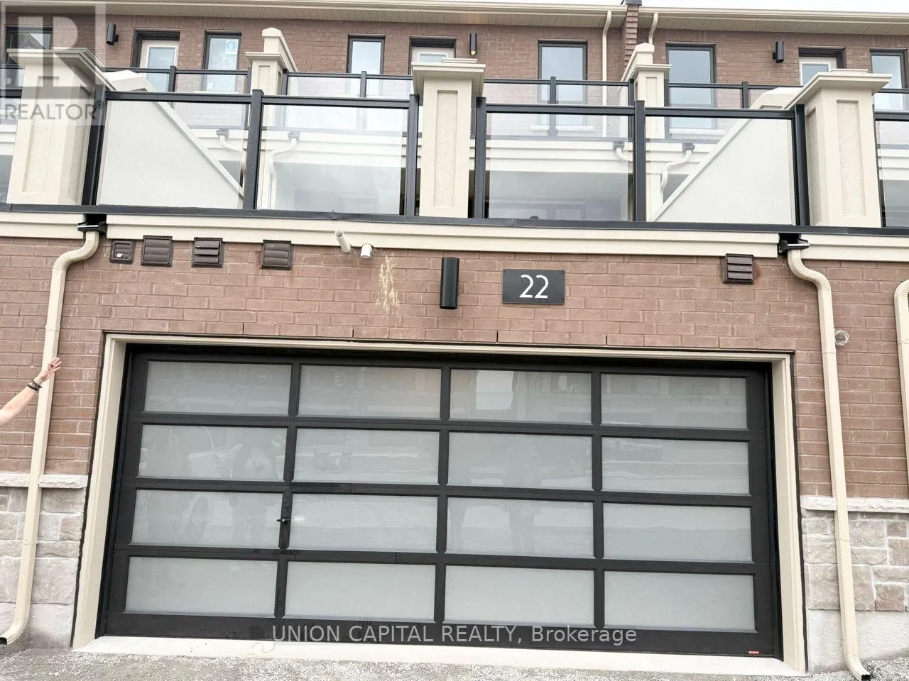 22 ROBERT EATON AVENUE