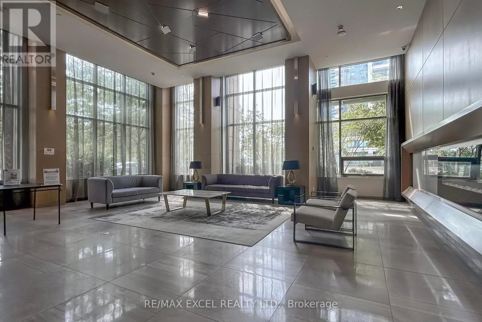 207 - 18 UPTOWN DRIVE