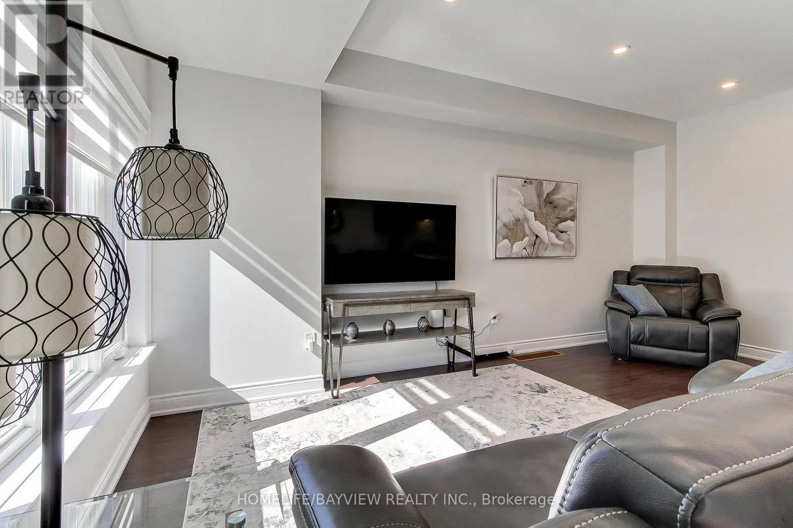 37 ARNOLD CRESCENT