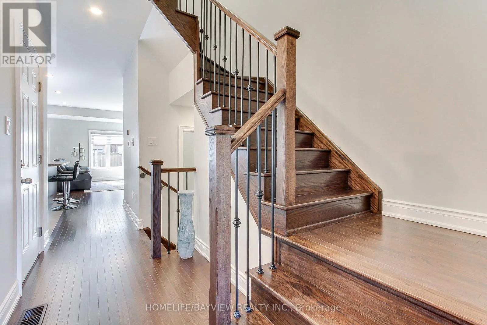 37 ARNOLD CRESCENT