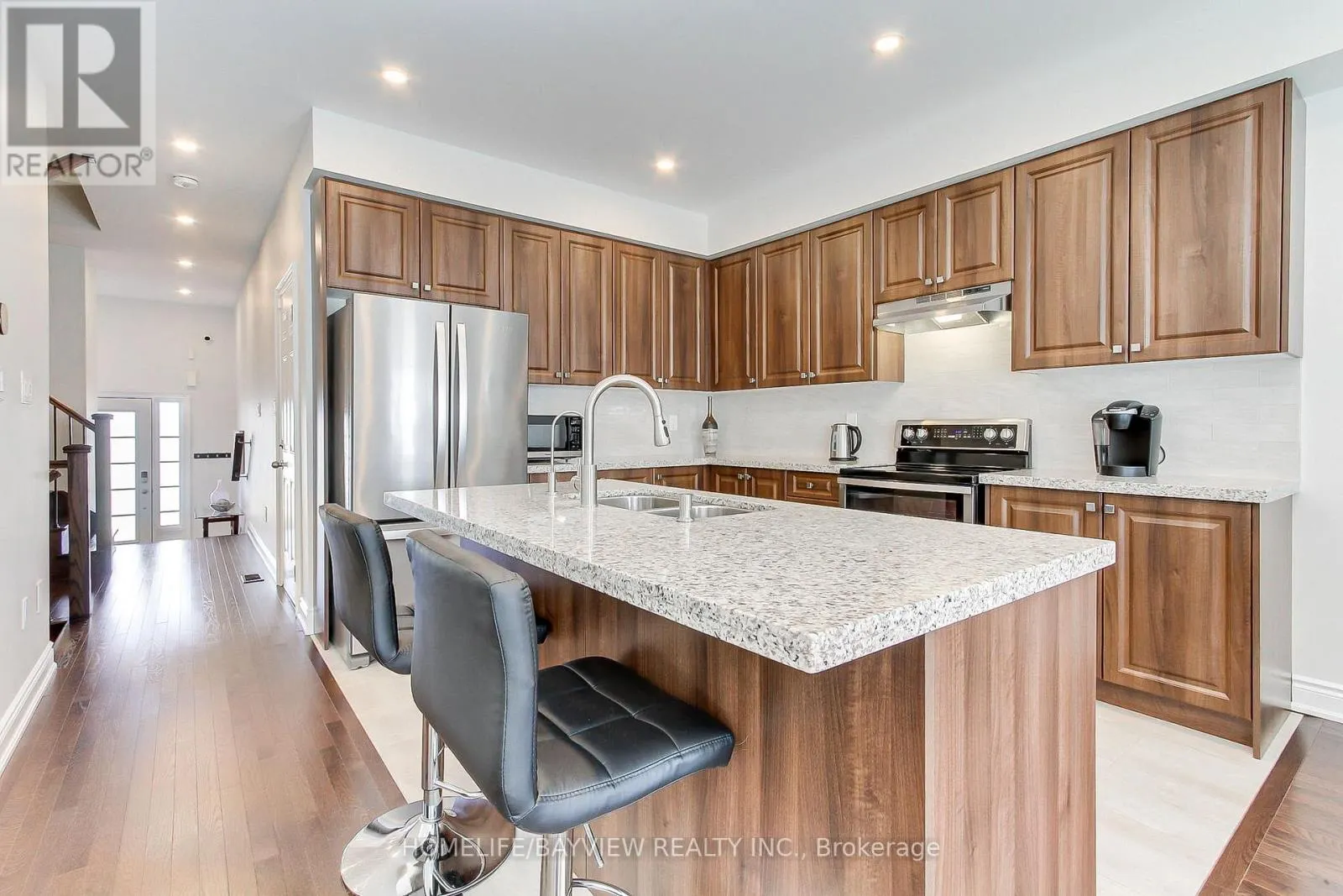 37 ARNOLD CRESCENT
