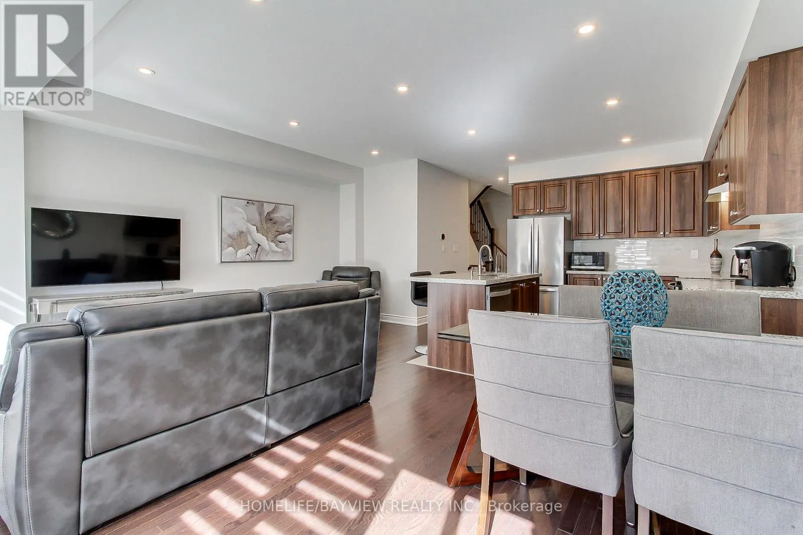 37 ARNOLD CRESCENT