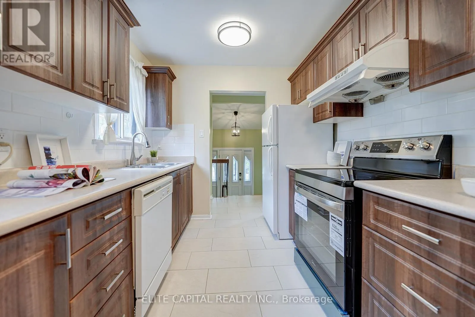 9 SNOWSHOE CRESCENT
