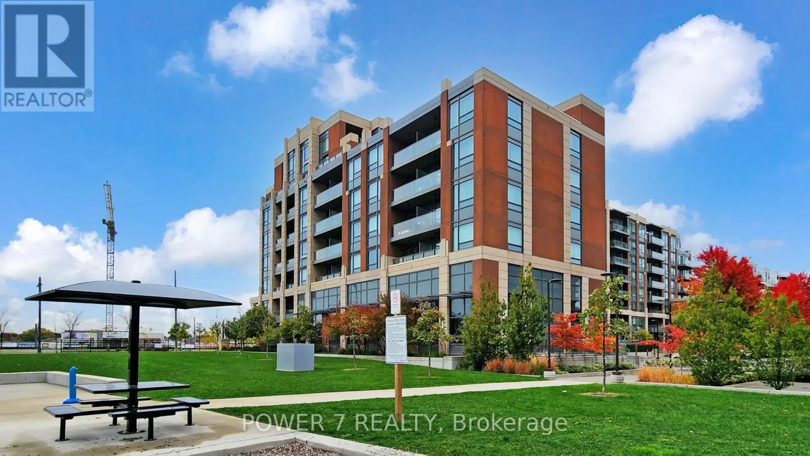 718 - 28 UPTOWN DRIVE