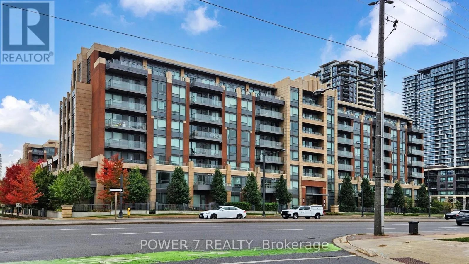 718 - 28 UPTOWN DRIVE