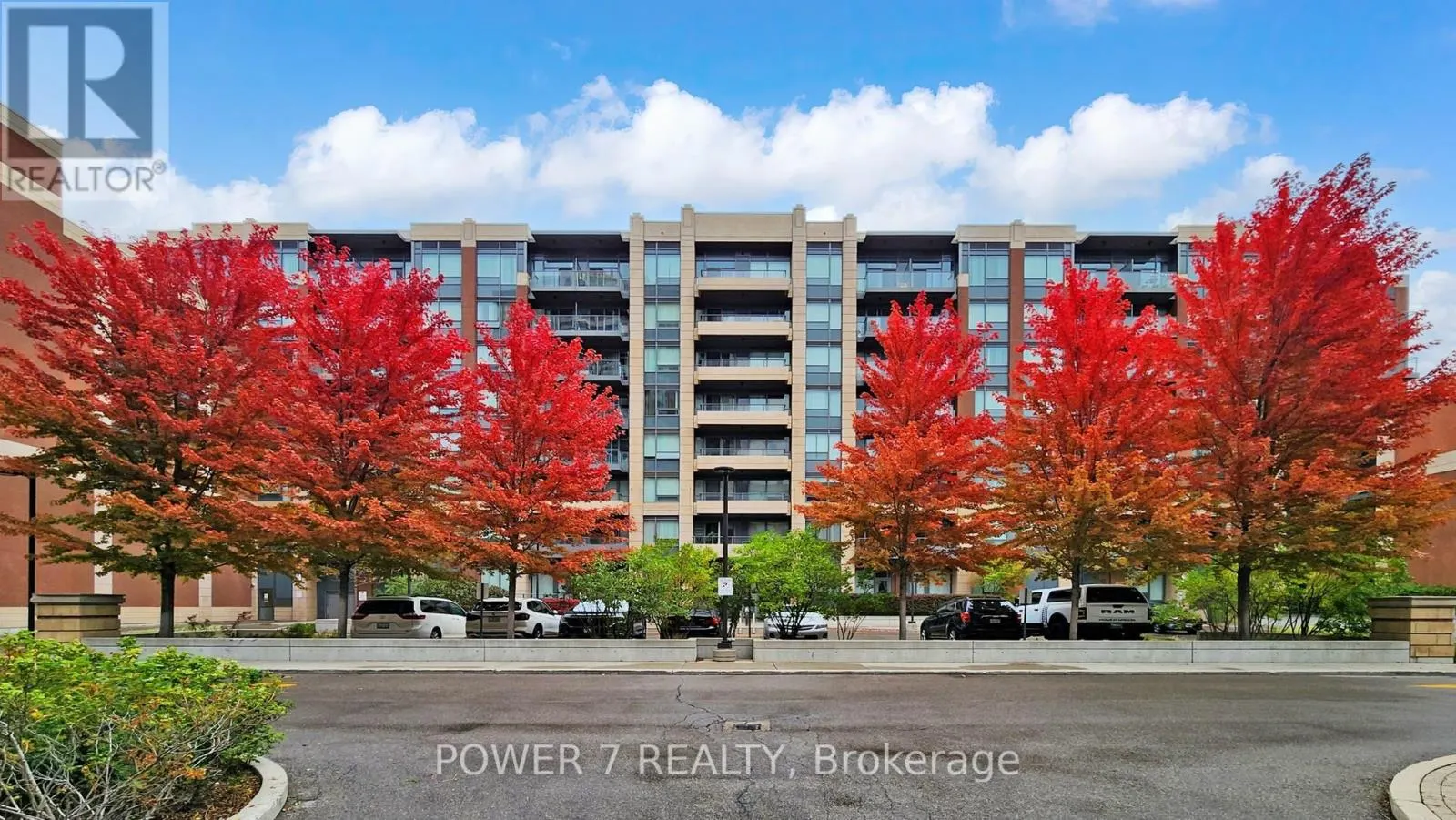 718 - 28 UPTOWN DRIVE