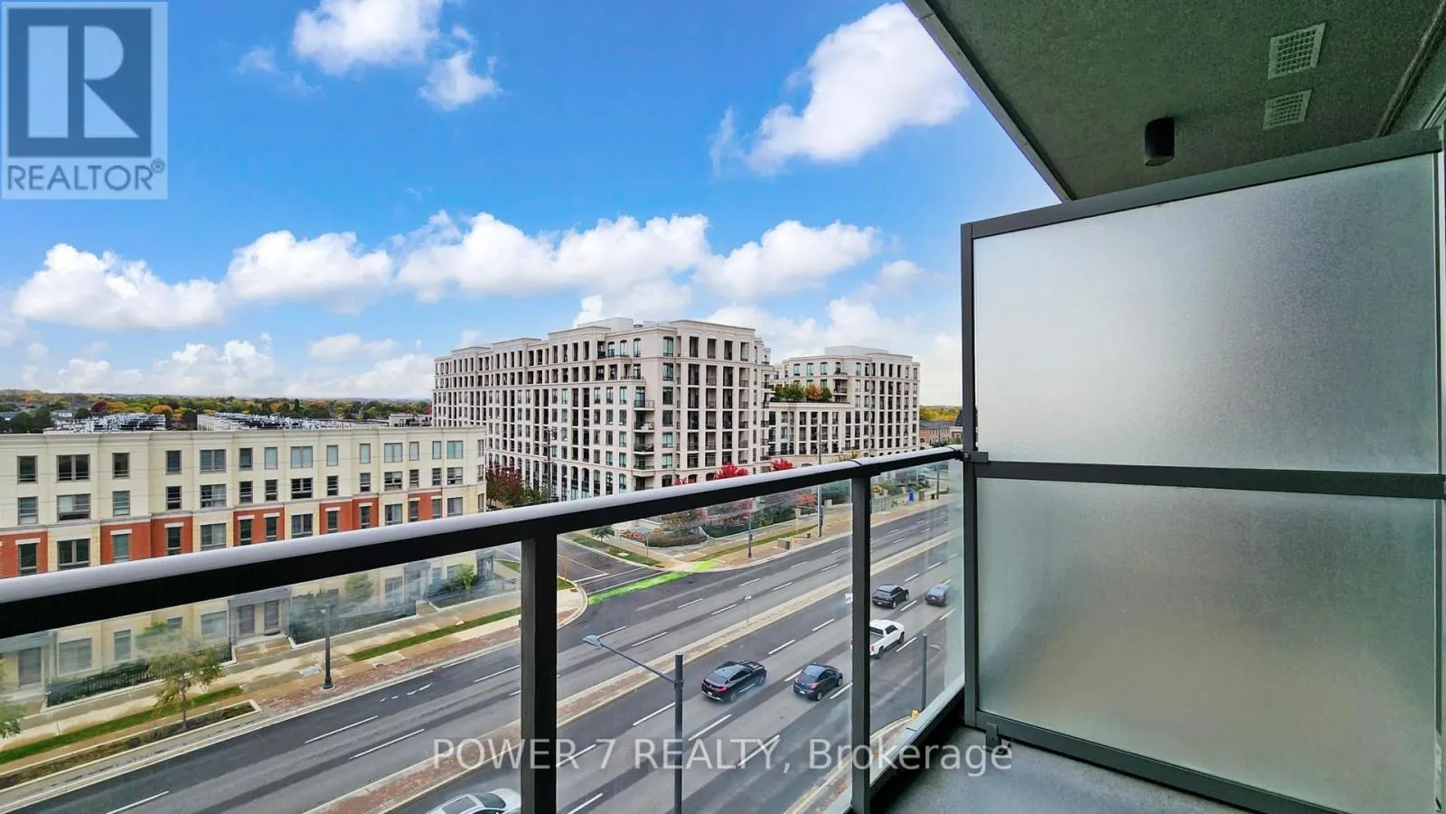 718 - 28 UPTOWN DRIVE