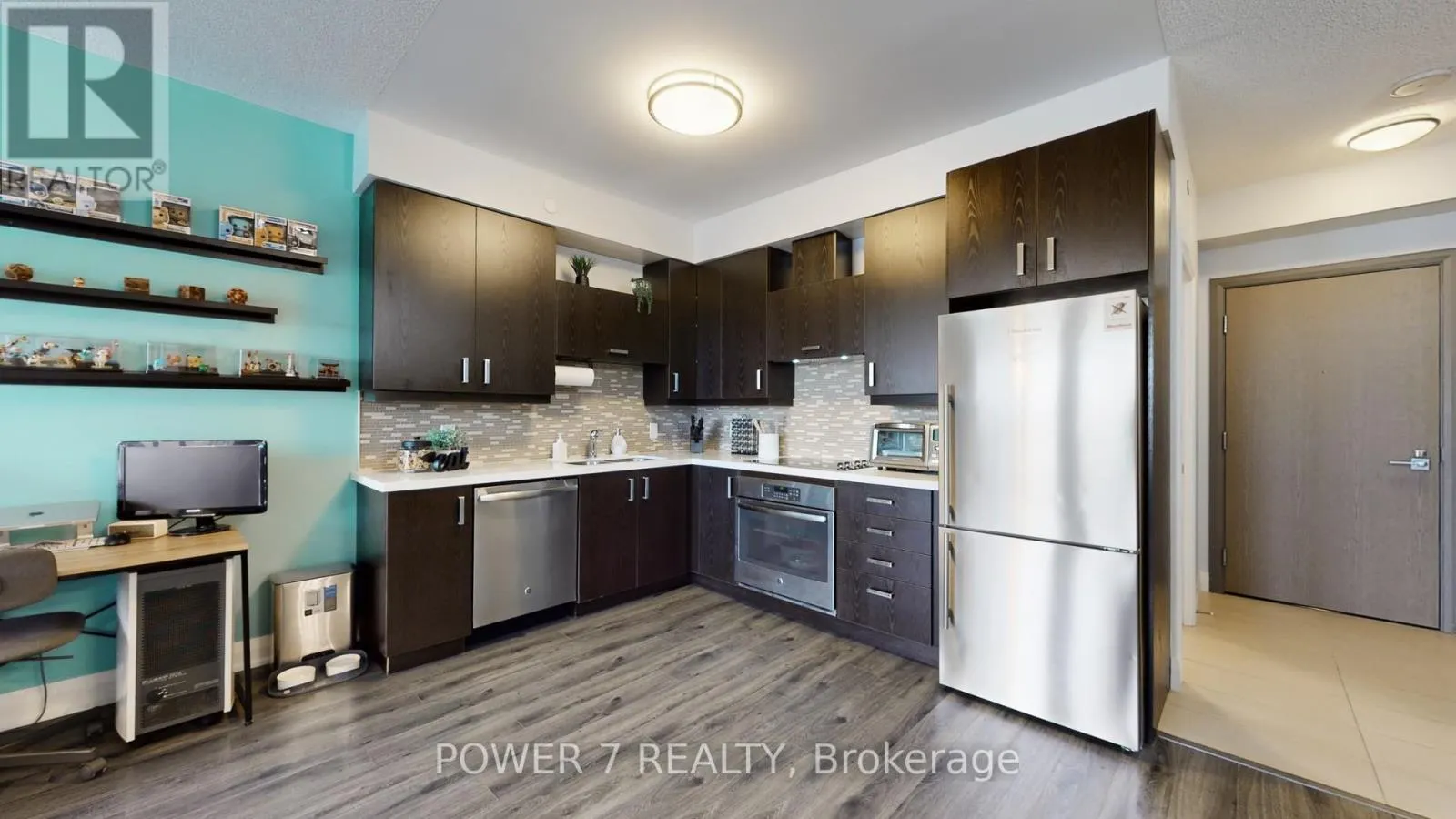 718 - 28 UPTOWN DRIVE