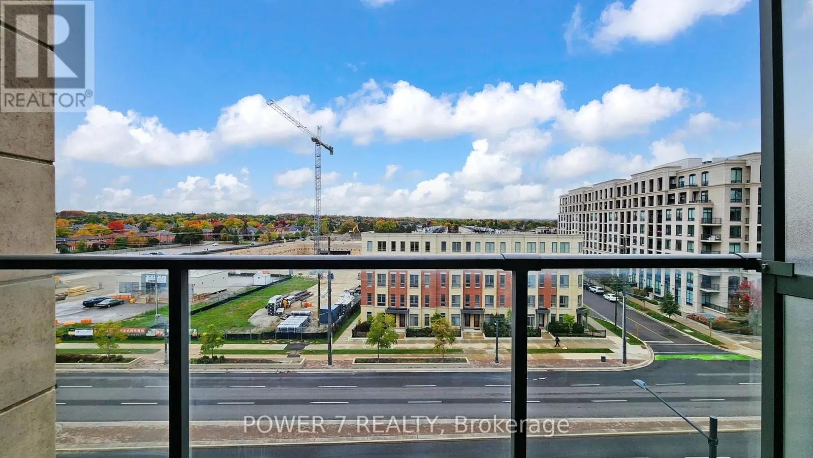 718 - 28 UPTOWN DRIVE