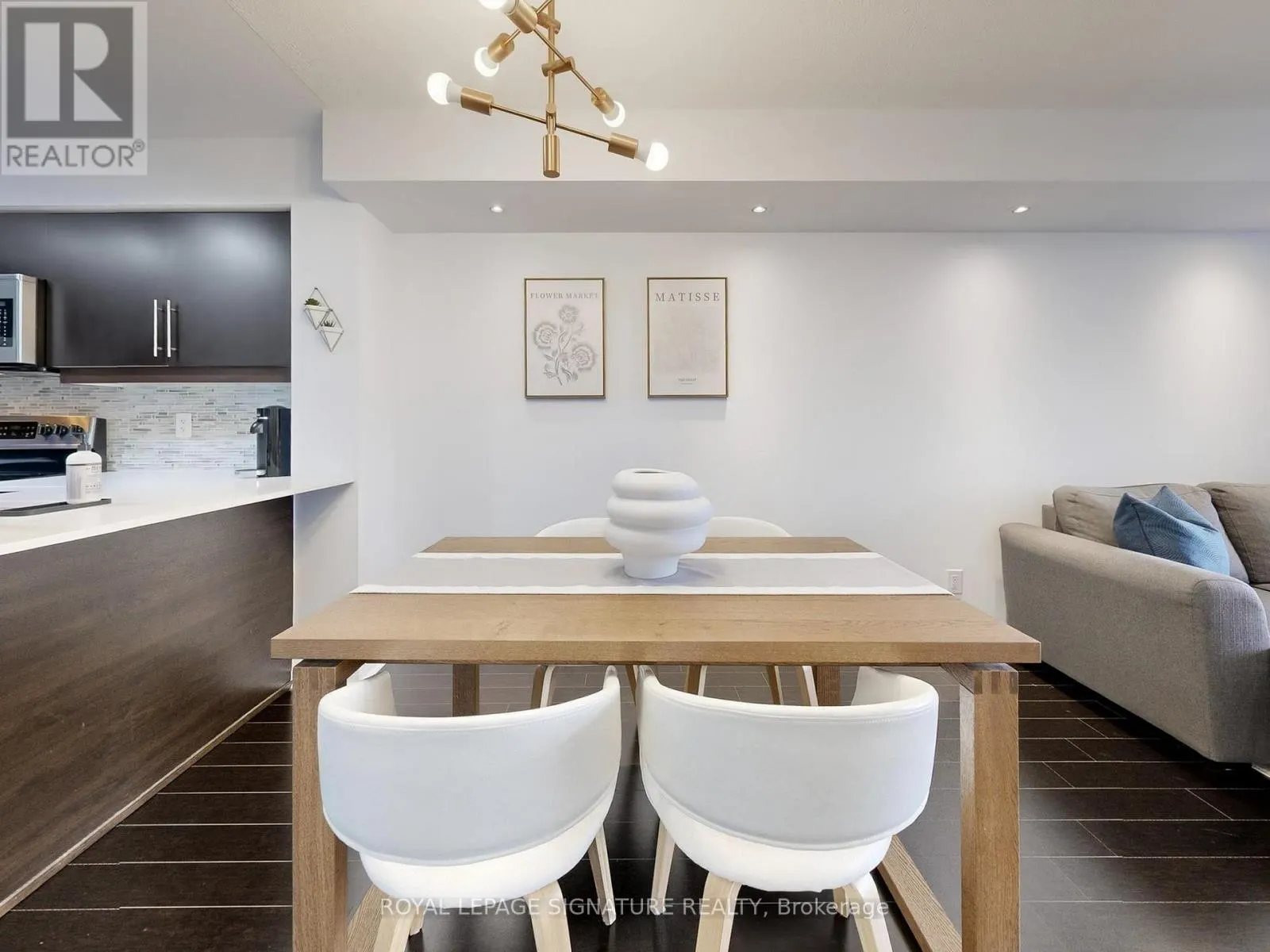 708 - 75 KING WILLIAMS CRESCENT