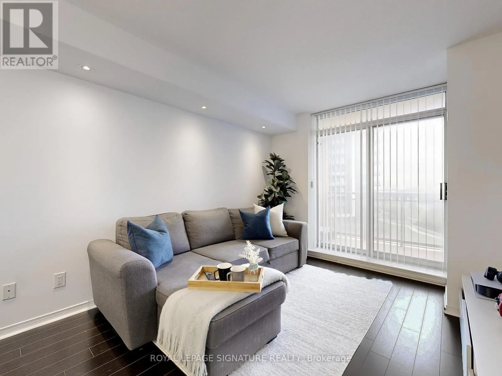 708 - 75 KING WILLIAMS CRESCENT