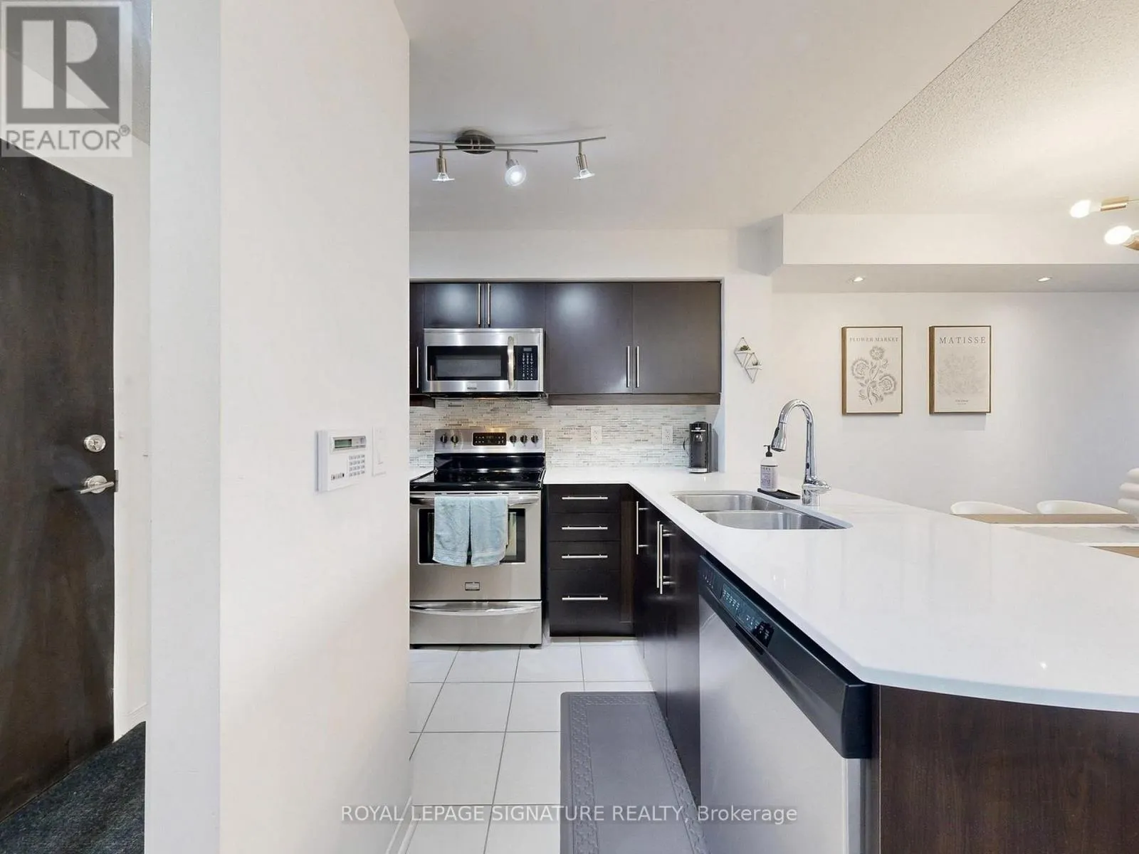 708 - 75 KING WILLIAMS CRESCENT