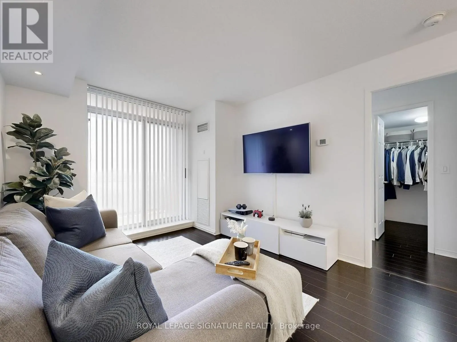 708 - 75 KING WILLIAMS CRESCENT
