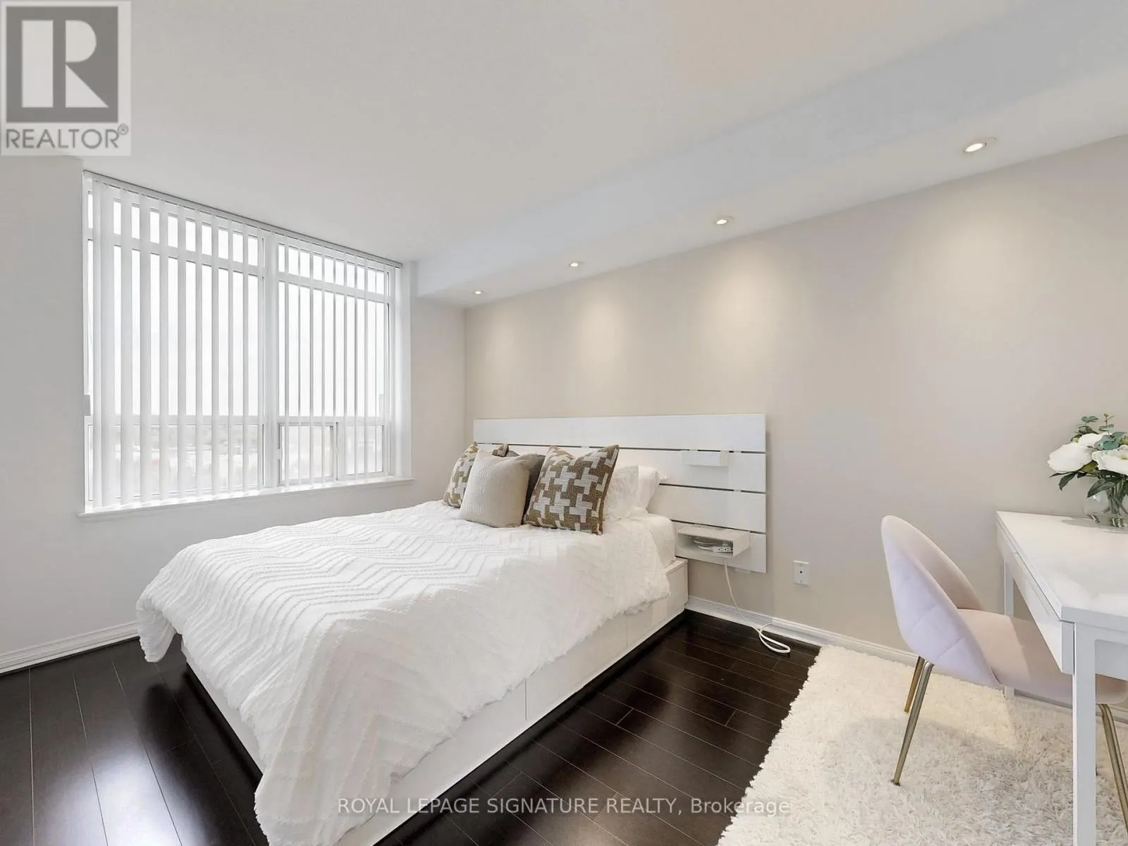 708 - 75 KING WILLIAMS CRESCENT