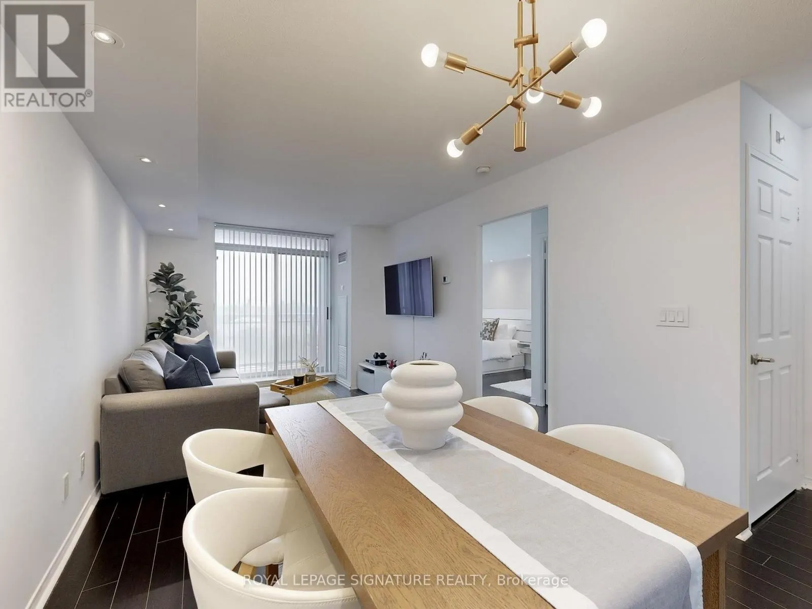708 - 75 KING WILLIAMS CRESCENT