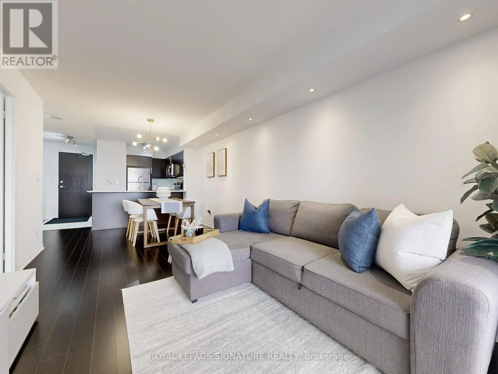 708 - 75 KING WILLIAMS CRESCENT