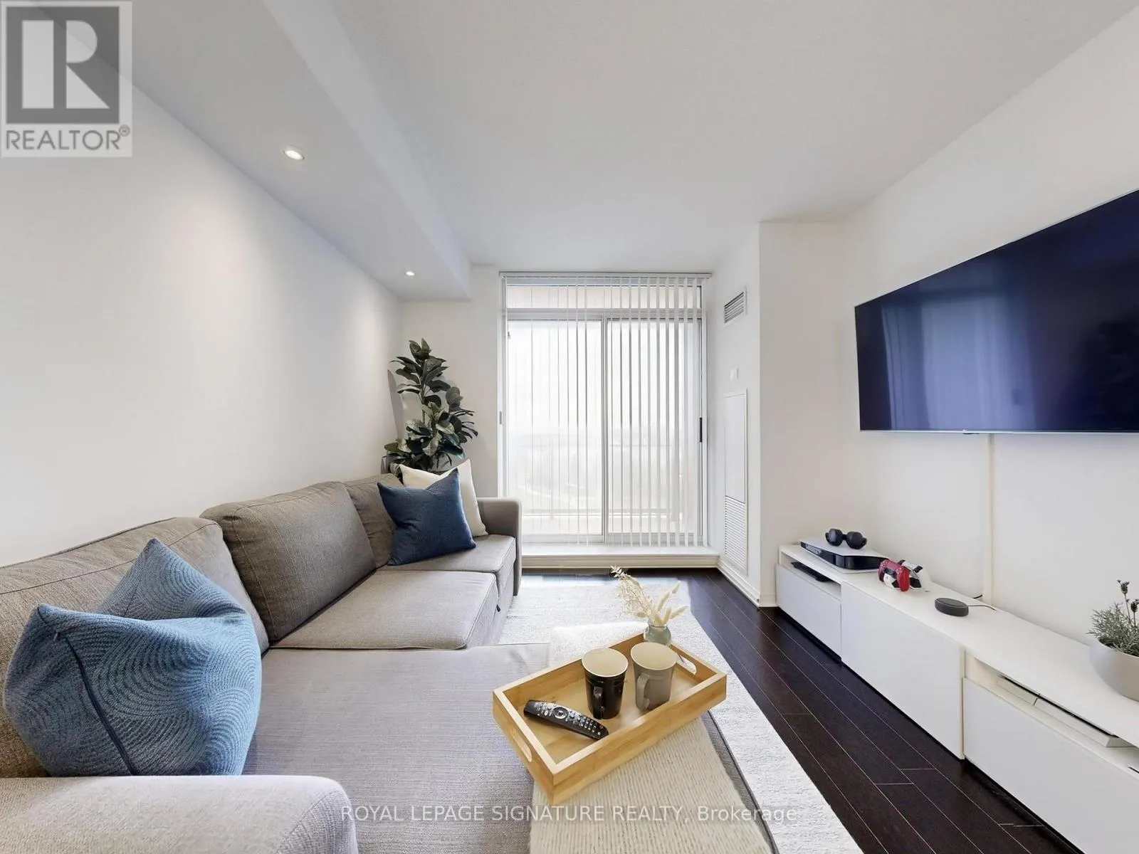 708 - 75 KING WILLIAMS CRESCENT