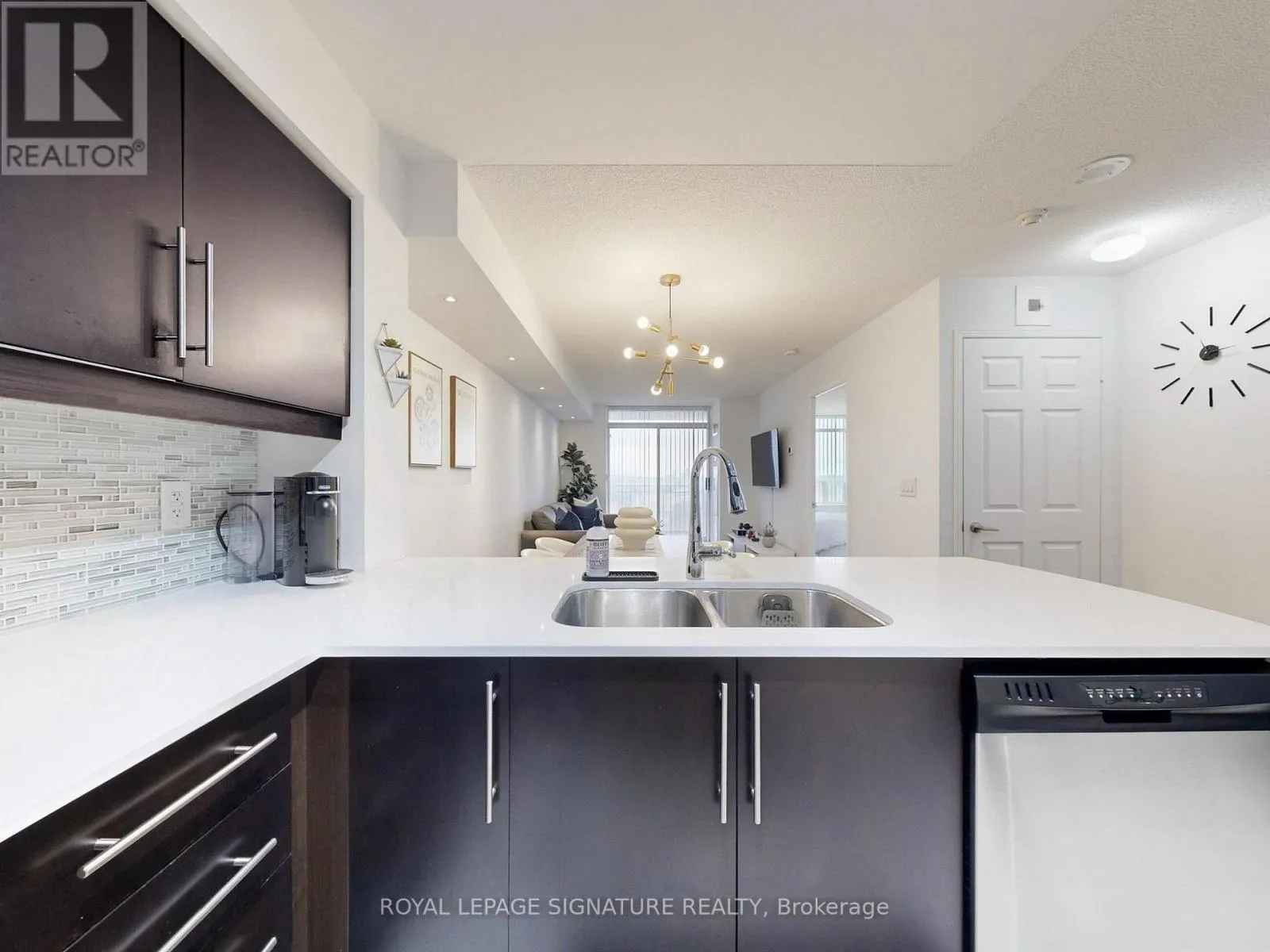 708 - 75 KING WILLIAMS CRESCENT