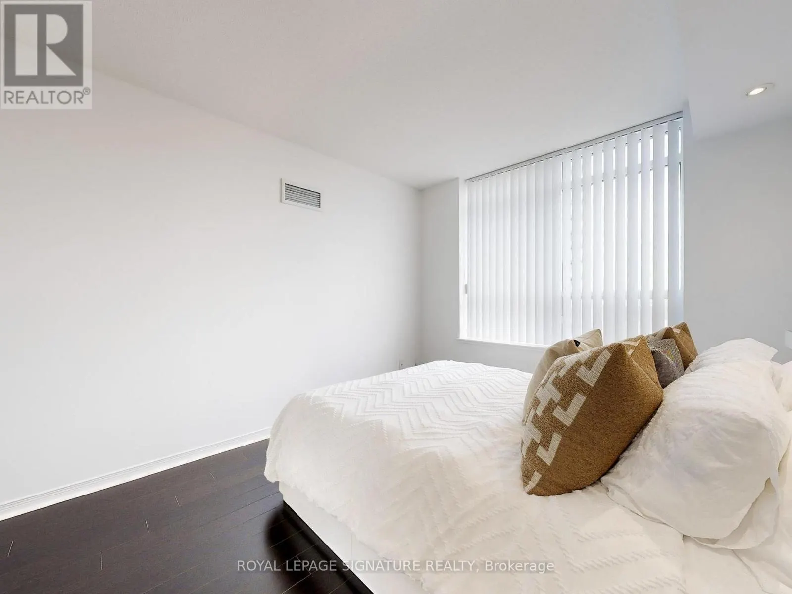 708 - 75 KING WILLIAMS CRESCENT