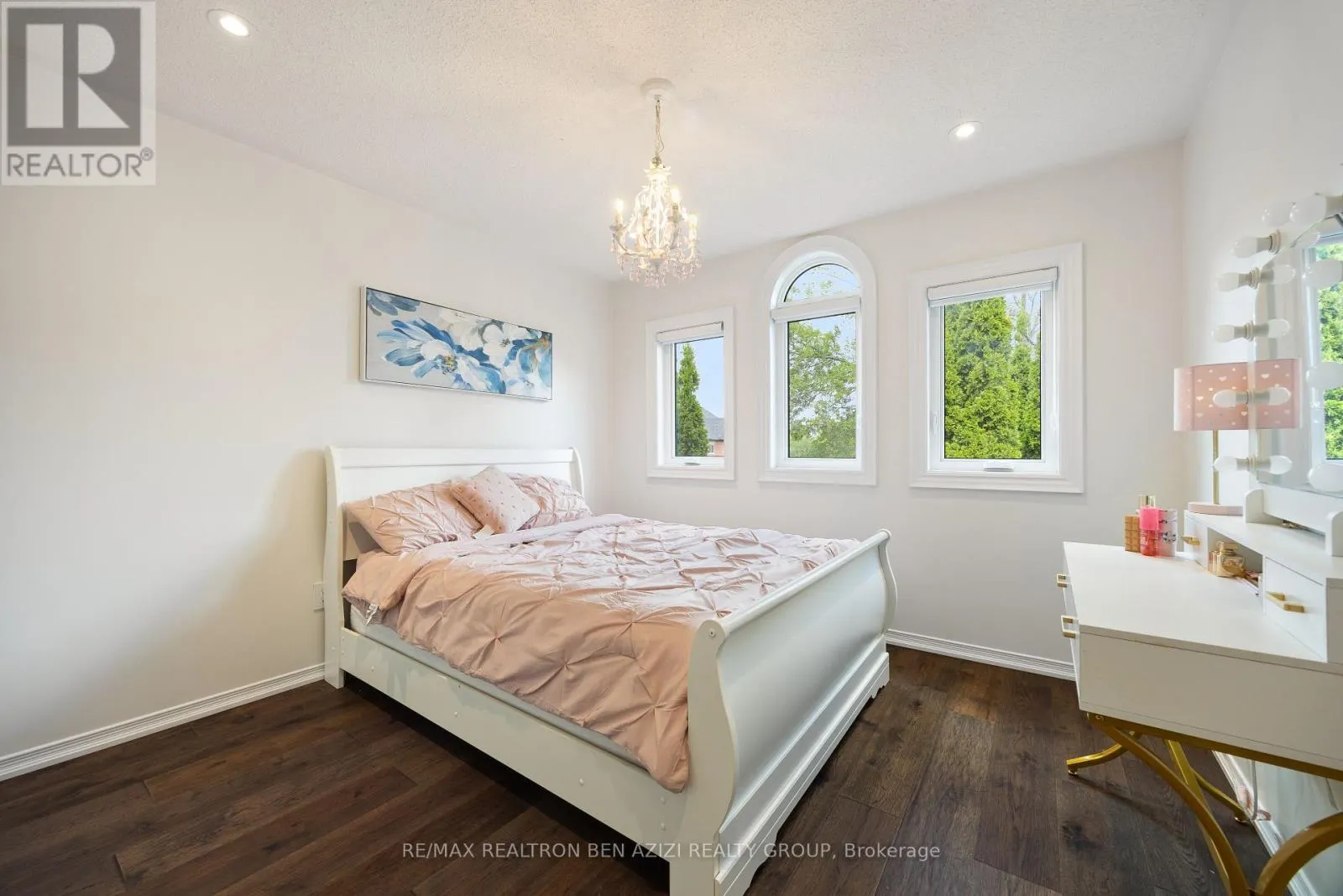 78 CHARING CRESCENT