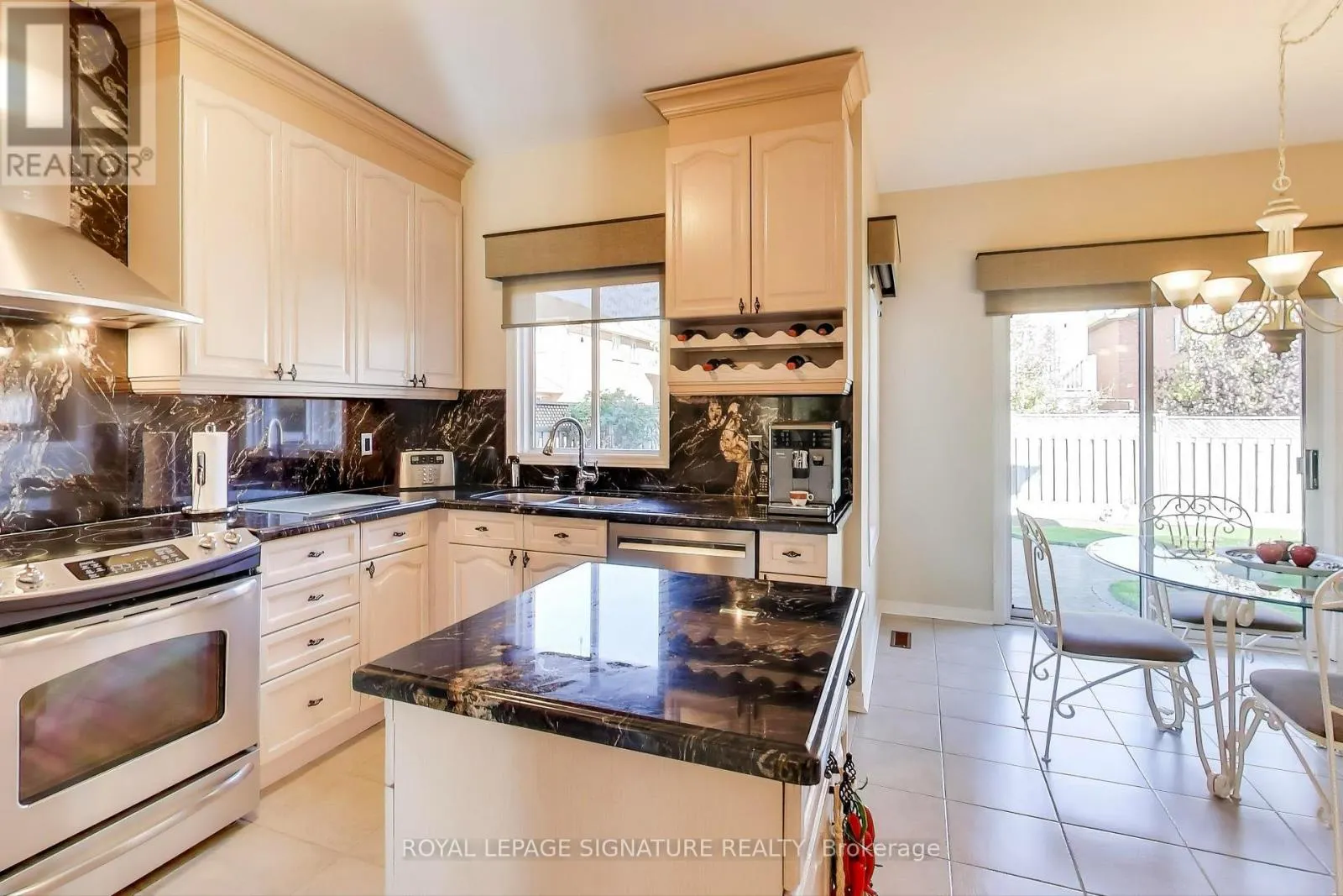127 MOUNTCHARLES CRESCENT