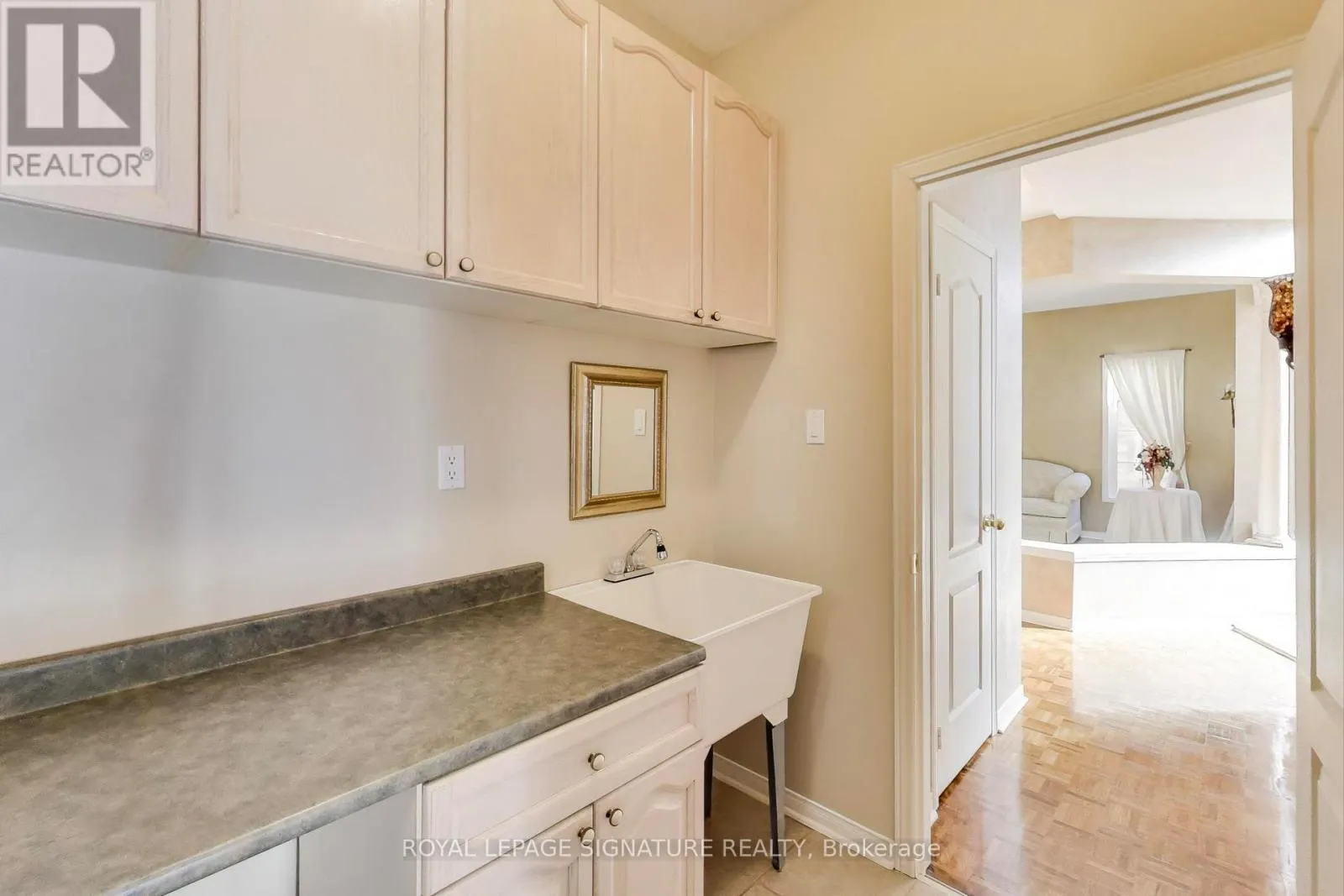 127 MOUNTCHARLES CRESCENT