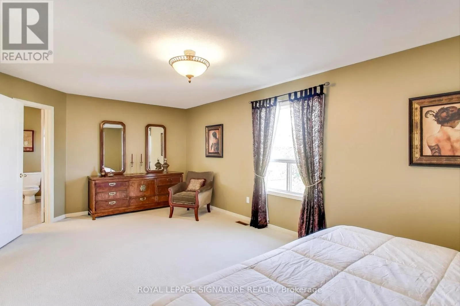 127 MOUNTCHARLES CRESCENT