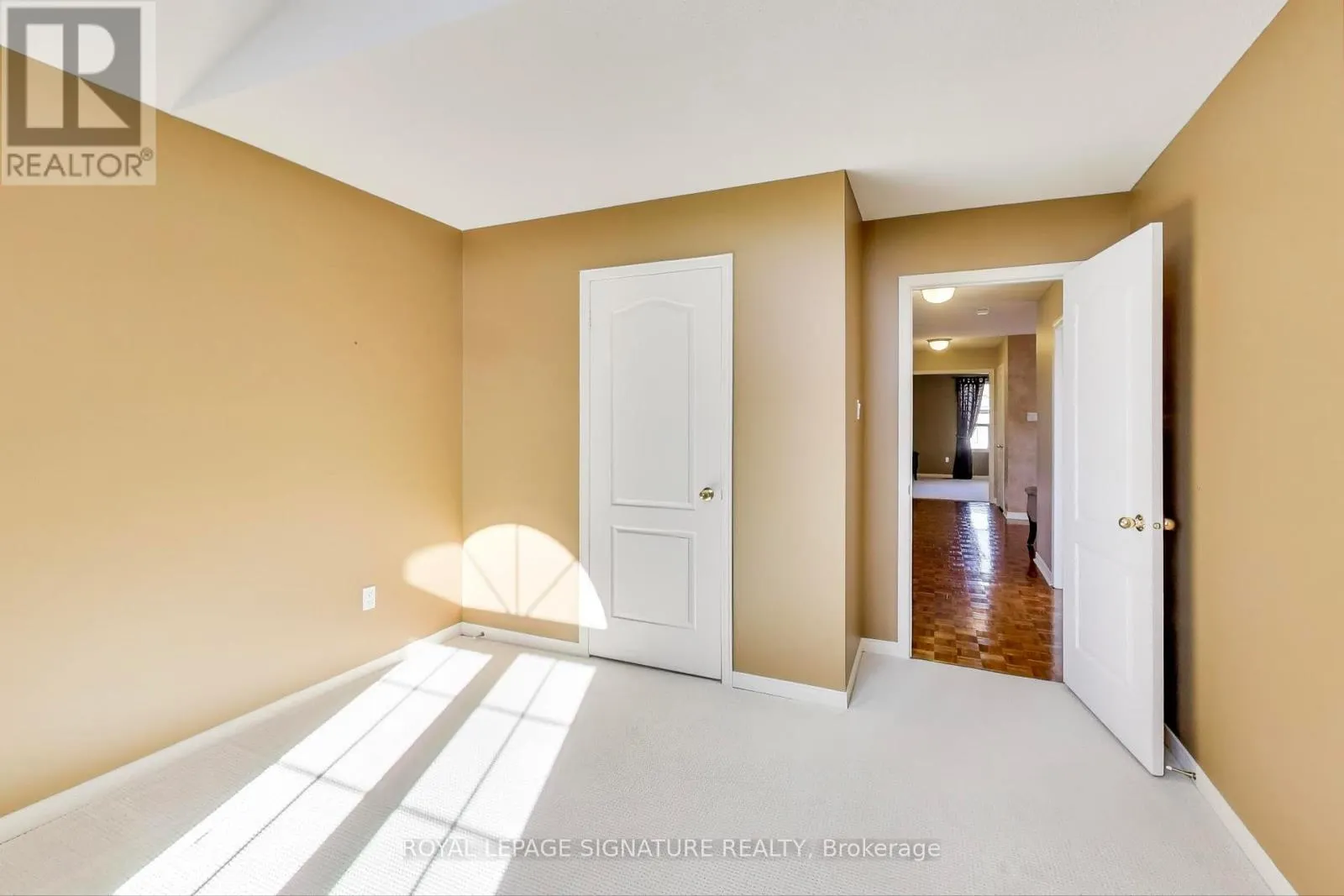 127 MOUNTCHARLES CRESCENT