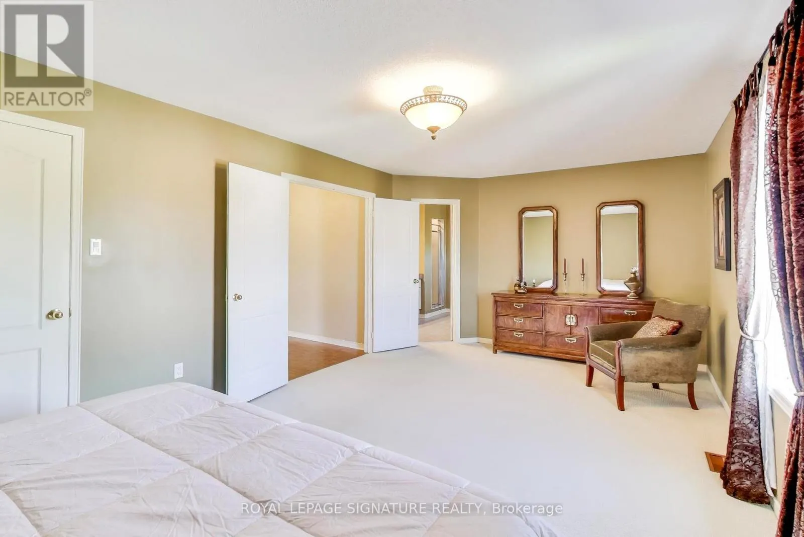 127 MOUNTCHARLES CRESCENT
