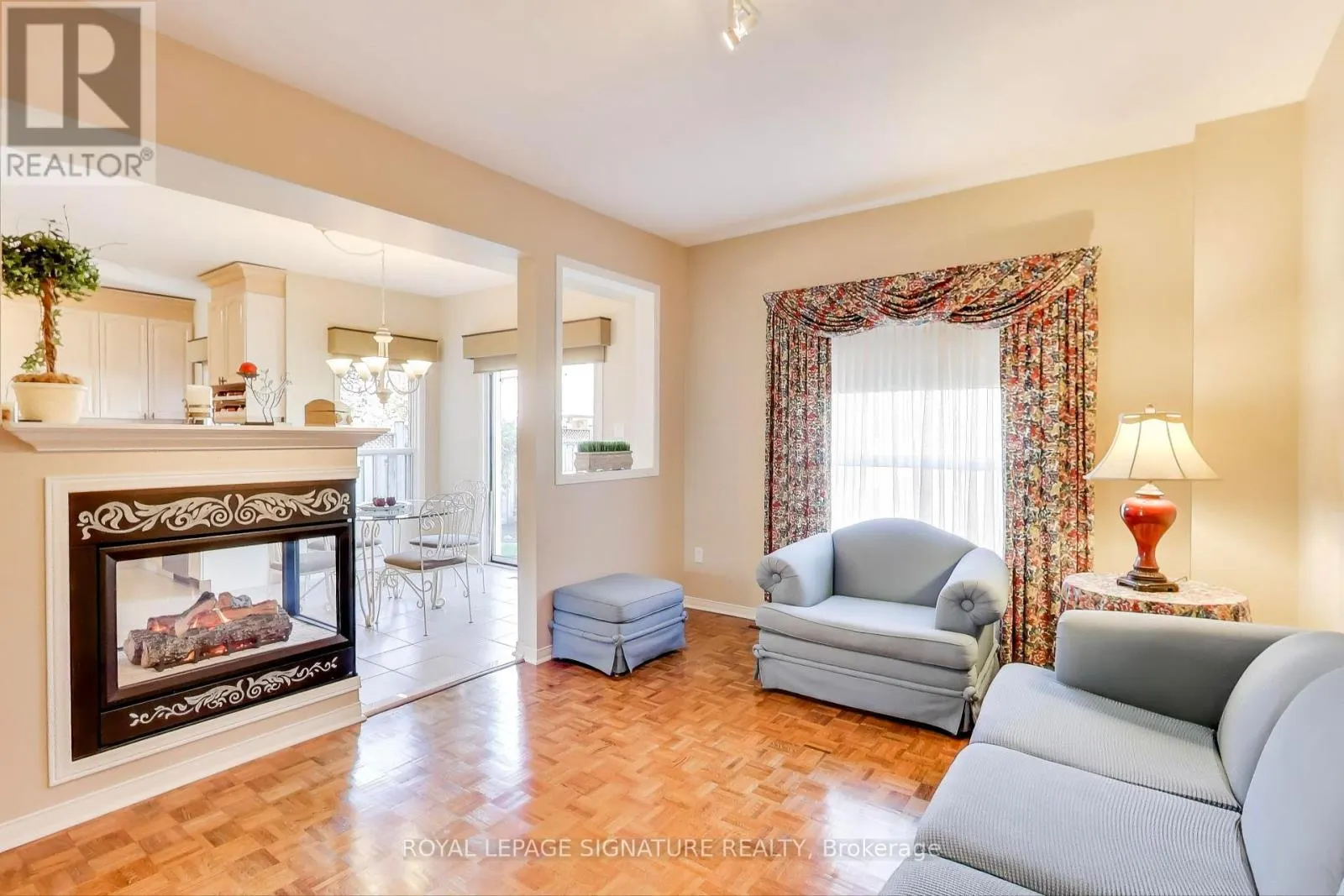 127 MOUNTCHARLES CRESCENT