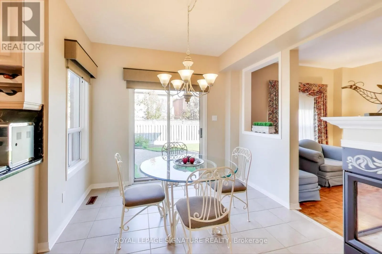 127 MOUNTCHARLES CRESCENT