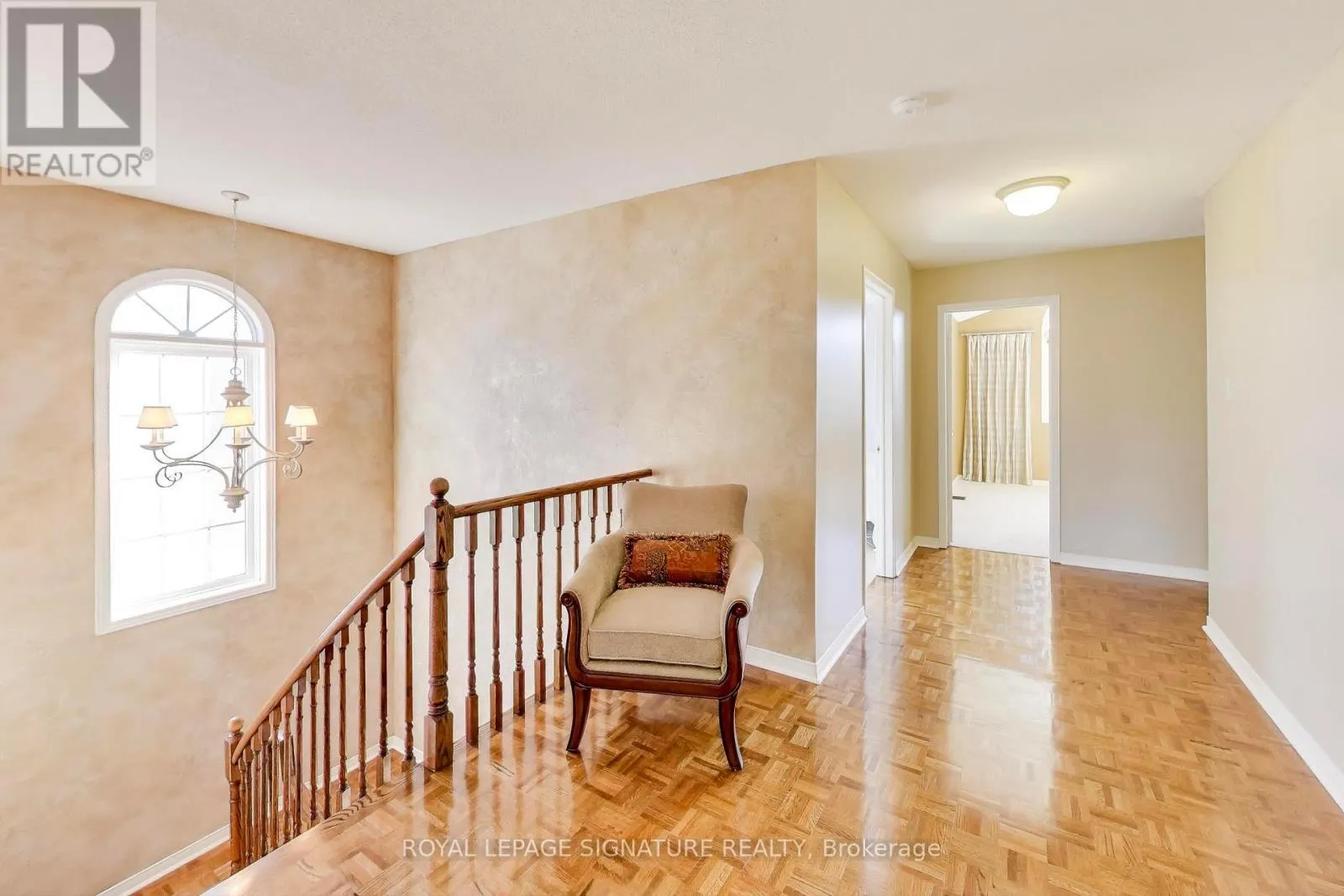 127 MOUNTCHARLES CRESCENT