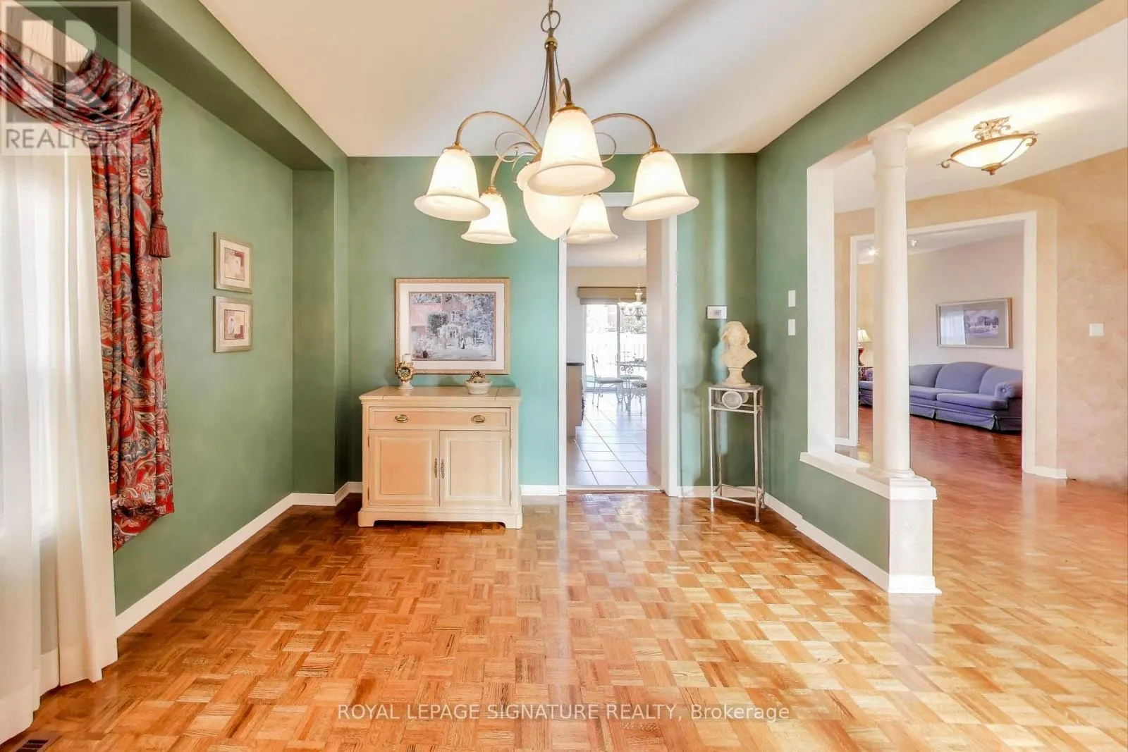 127 MOUNTCHARLES CRESCENT