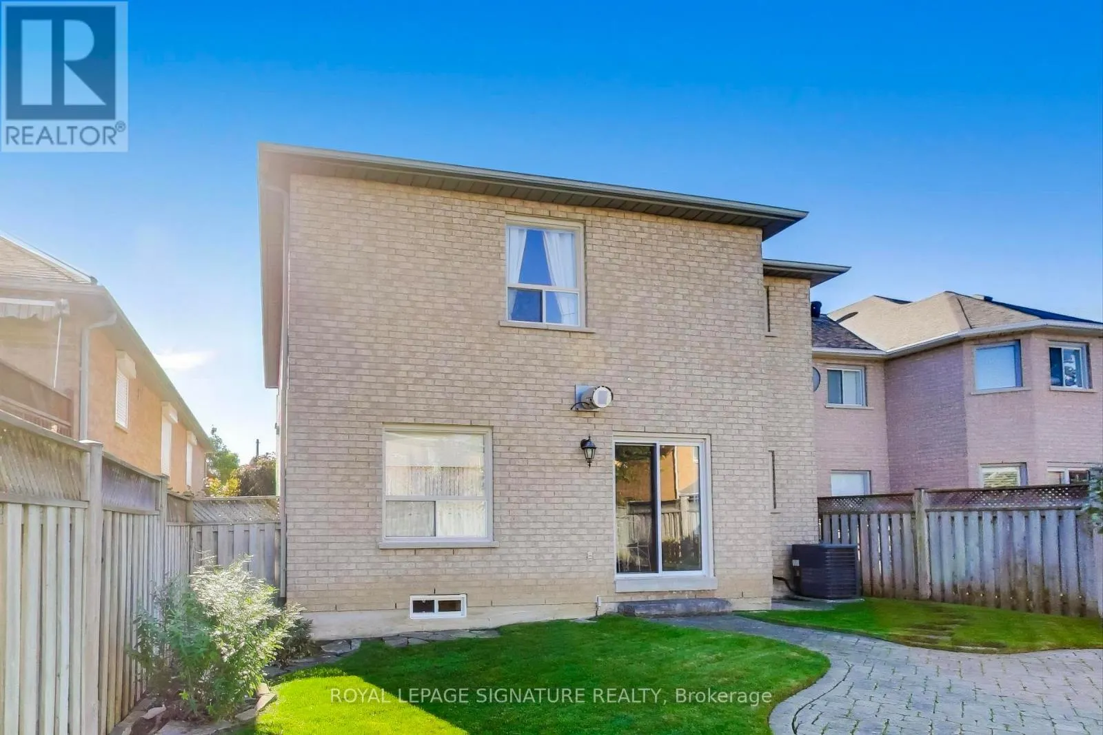 127 MOUNTCHARLES CRESCENT