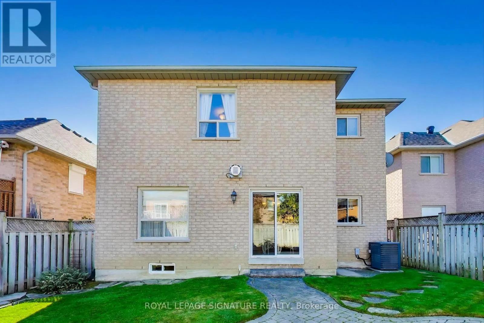 127 MOUNTCHARLES CRESCENT