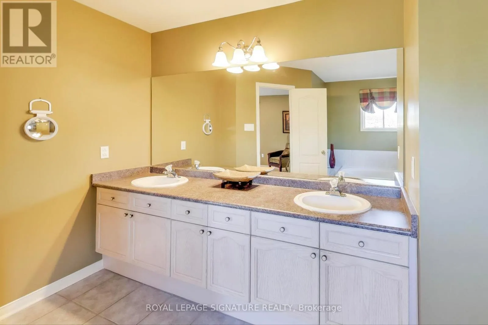 127 MOUNTCHARLES CRESCENT