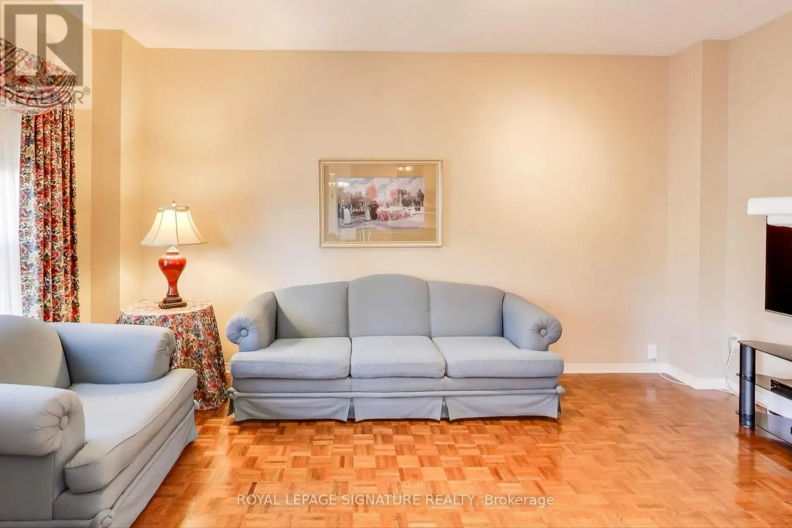 127 MOUNTCHARLES CRESCENT