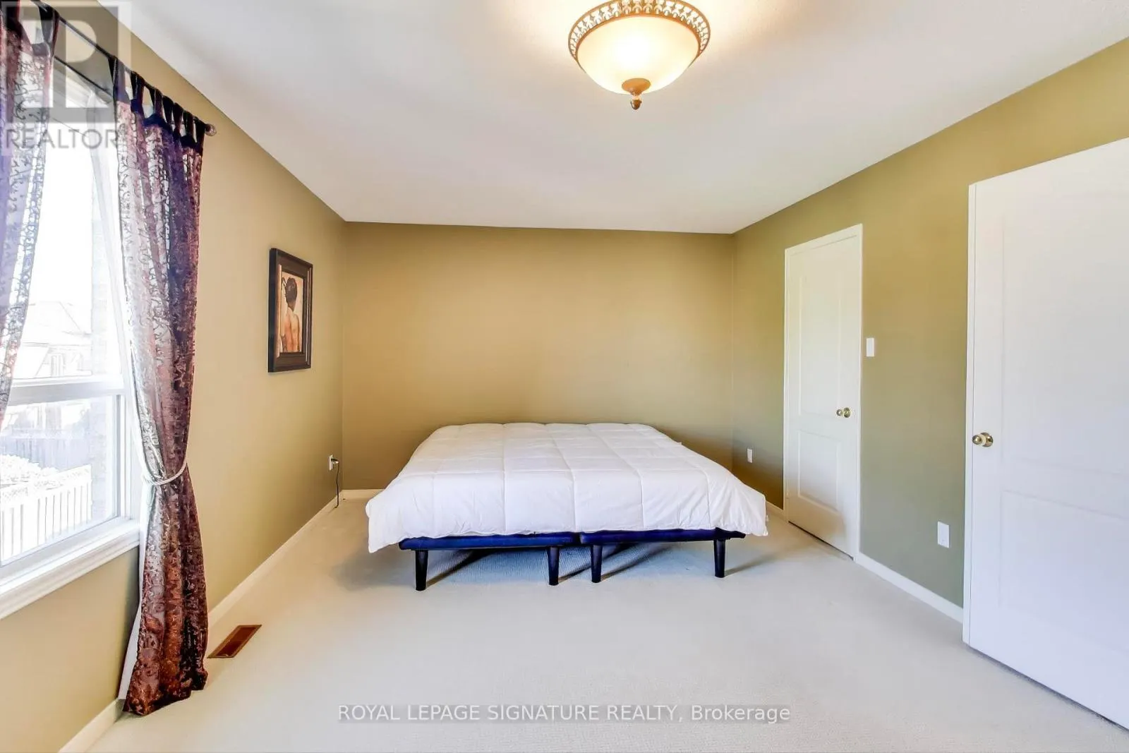 127 MOUNTCHARLES CRESCENT