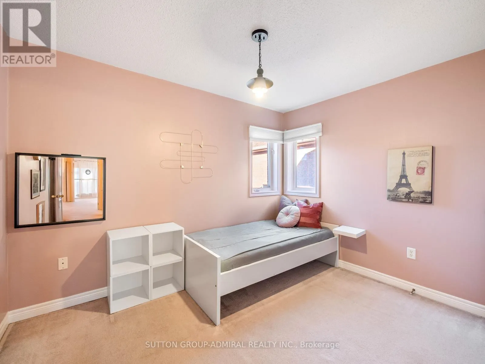 54 GOLDEN OAK AVENUE