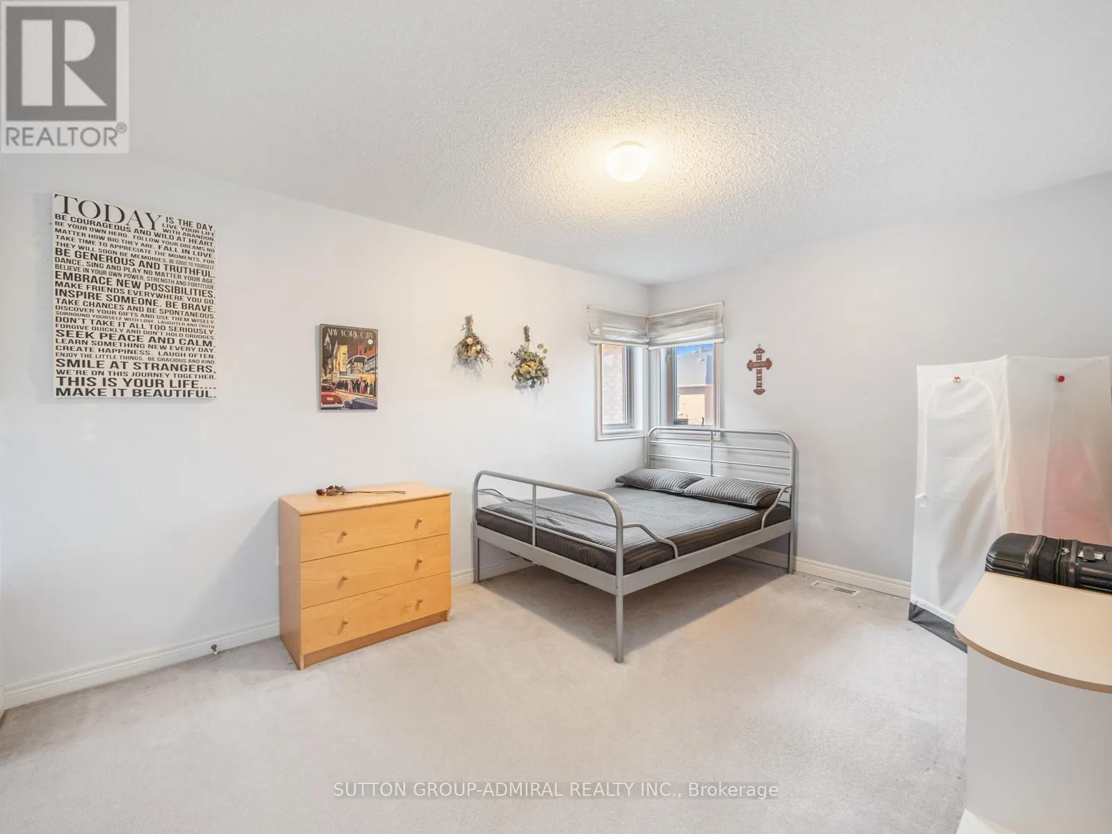 54 GOLDEN OAK AVENUE